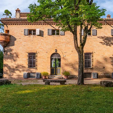 Rocchetta Cionini - A Castle Overlooking The Motor Valley Villa