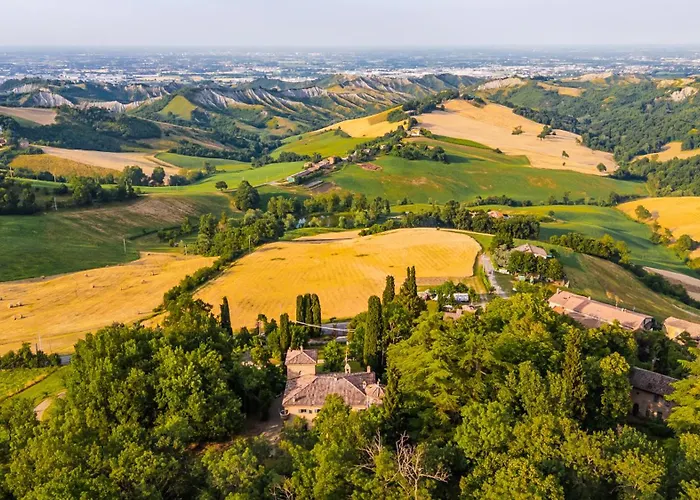 Villa Rocchetta Cionini - A Castle Overlooking The Motor Valley