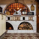 Vila Rocchetta Cionini - A Castle Overlooking The Motor Valley *