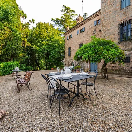 Vila Rocchetta Cionini - A Castle Overlooking The Motor Valley *