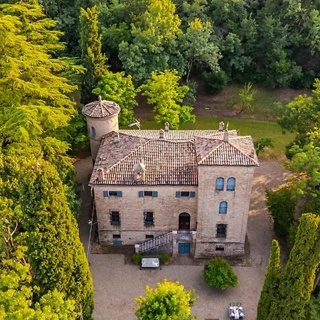 Vila Rocchetta Cionini - A Castle Overlooking The Motor Valley Montebaranzone