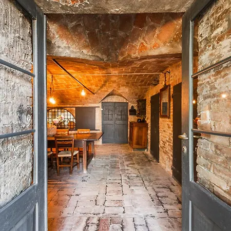 Rocchetta Cionini - A Castle Overlooking The Motor Valley Vila Montebaranzone