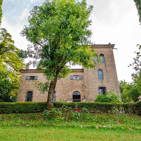 Βίλα Rocchetta Cionini - A Castle Overlooking The Motor Valley *