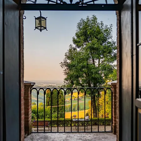Rocchetta Cionini - A Castle Overlooking The Motor Valley Montebaranzone