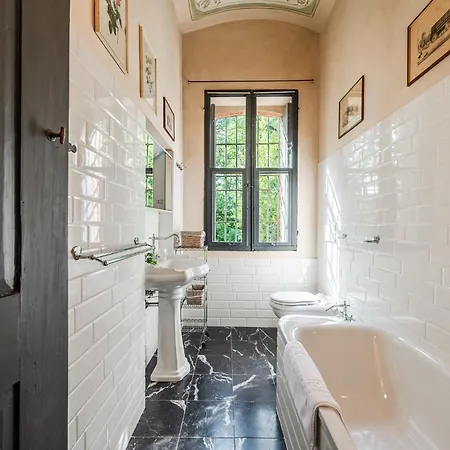 Vila Rocchetta Cionini - A Castle Overlooking The Motor Valley Montebaranzone