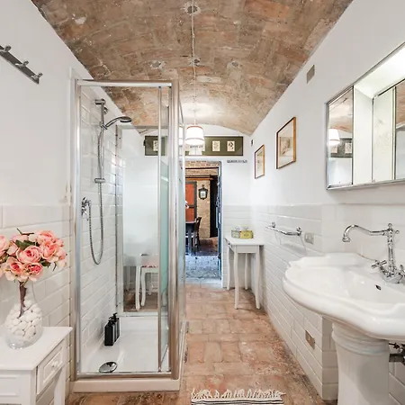 Rocchetta Cionini - A Castle Overlooking The Motor Valley Montebaranzone