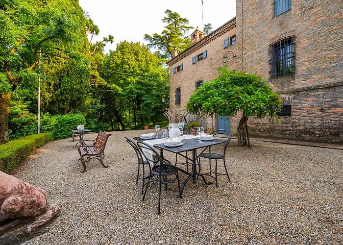 Βίλα Rocchetta Cionini - A Castle Overlooking The Motor Valley *