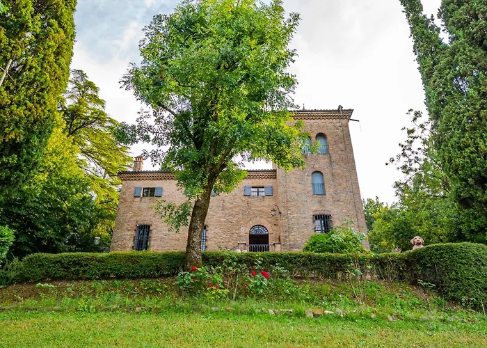 Βίλα Rocchetta Cionini - A Castle Overlooking The Motor Valley *