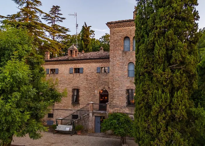 Rocchetta Cionini - A Castle Overlooking The Motor Valley Montebaranzone