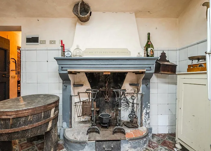 Rocchetta Cionini - A Castle Overlooking The Motor Valley Willa Montebaranzone