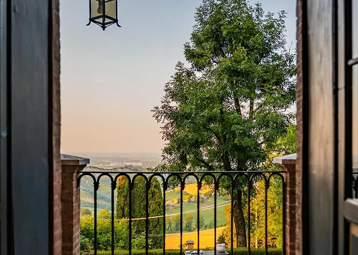 Rocchetta Cionini - A Castle Overlooking The Motor Valley Montebaranzone