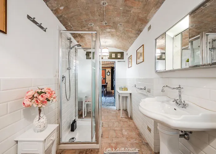 Rocchetta Cionini - A Castle Overlooking The Motor Valley Montebaranzone